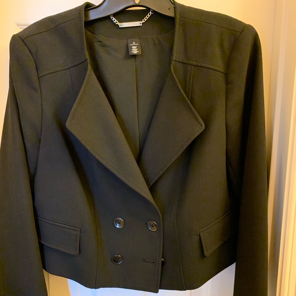 Cropped, season less, amazing jacket!!